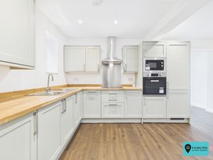 Kitchen- click for photo gallery